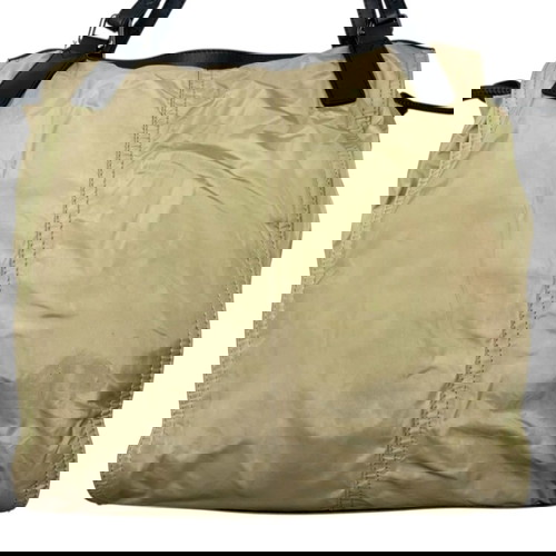 Burberry найлонова чанта за рамо употребявана, каки с обезцветявания