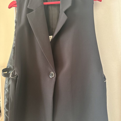 Black vest like new with side openings, size L