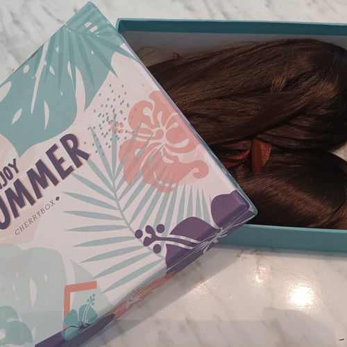 Hair tresses brown like new, set of 2 with case