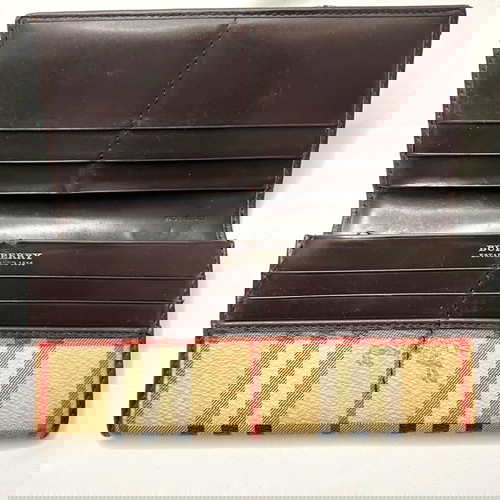 Портфейл Burberry от плат с капак употребяван, класически десен бежов и кафяв