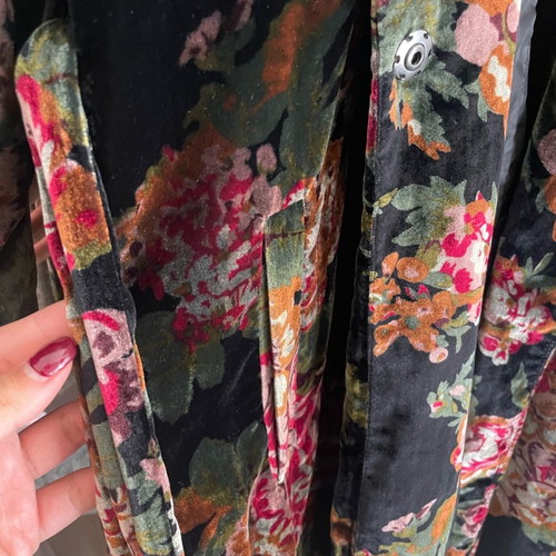 Velvet coat used with buttons and belt multicolored