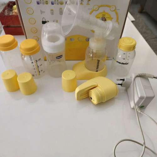 Medela electric breast pump like new with extra bottles and accessories