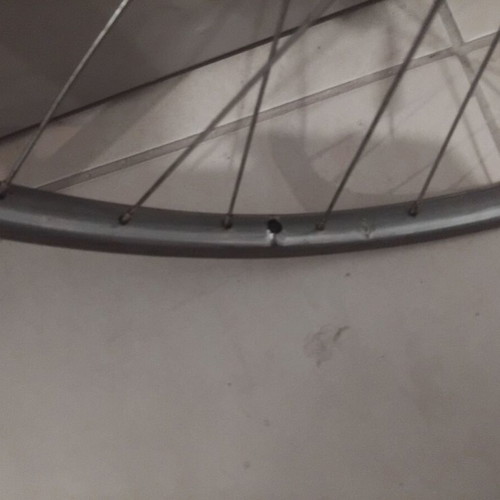 Bicycle wheels used with tires and inner tubes