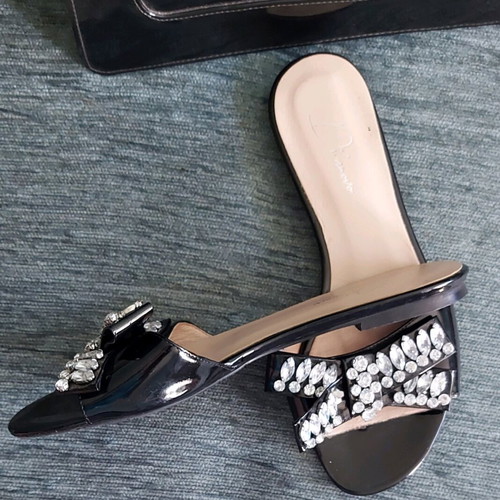 Di'nuovo women's sandal-type slippers like new, size 39