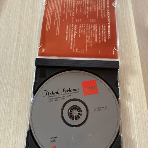 Itzhak Perlman classical concertos CD used, violin, plastic broken