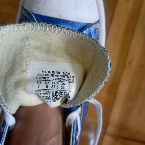 Converse athletic shoes blue metallic like new, size 37.5