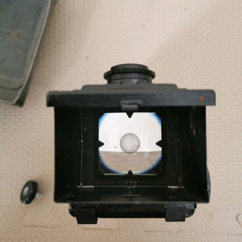 Lubitel 2 camera used with damages and broken base