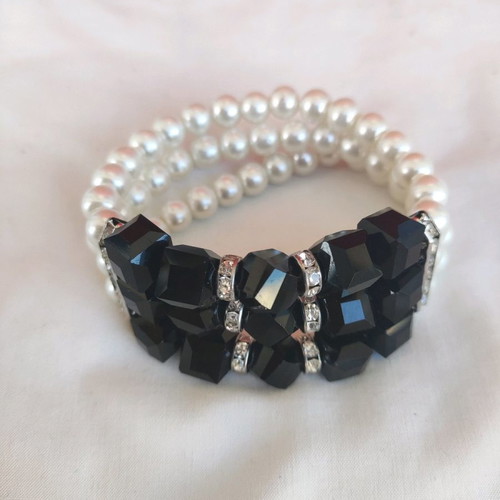 Bracelet with pearls and crystals elastic made to order