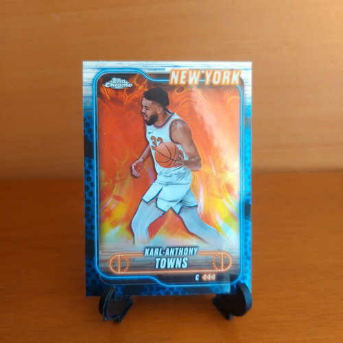 2024-25 NBA Topps Karl Anthony Towns Blue Refractor Card New York Knicks