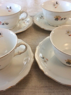Vintage coffee cups set of 4