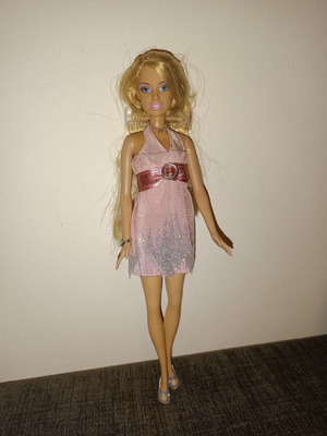 Barbie Fashion Fever Twirl ’n Style Doll 2007 like new