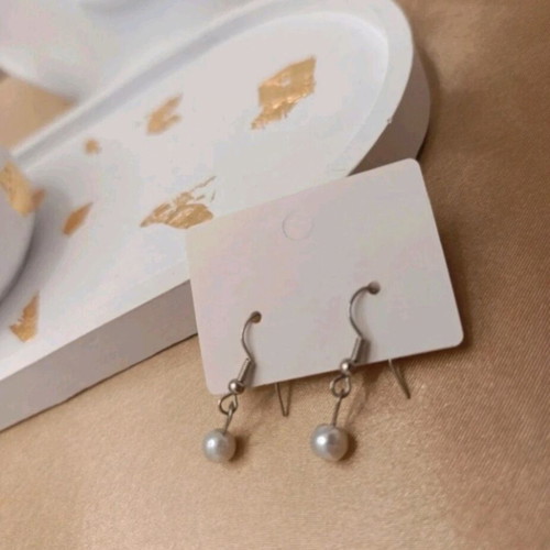 Dangling earrings new with white pearl and silver color