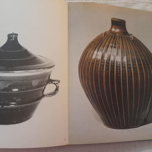 Book L'art de Bernard Leach hardcover like new, in French