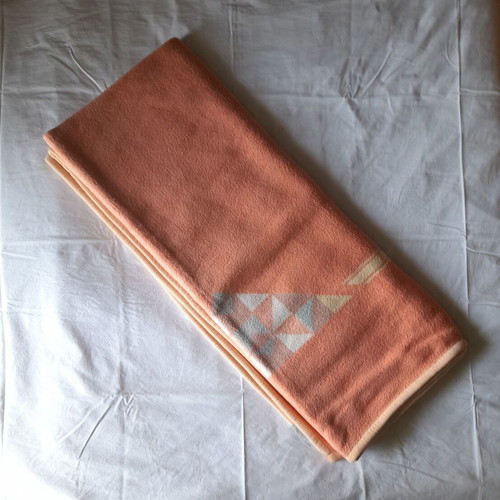 Single blanket used, suitable for single or small double bed
