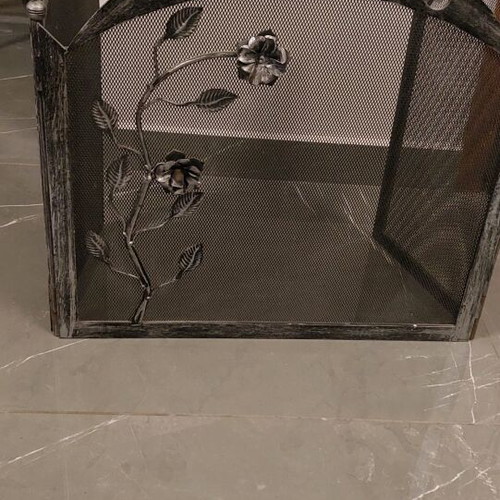 Fireplace screen like new from a reputable store
