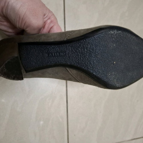 Pumps new olive color with anti-slip sole