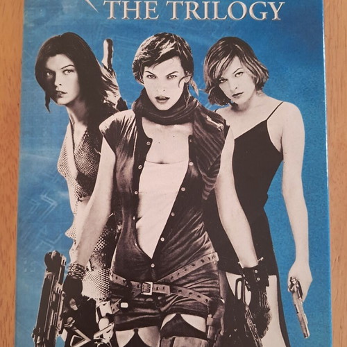 Resident Evil The Trilogy DVD like new with subtitles