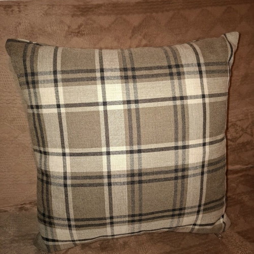 Sofa pillows like new, set of 4 with pillowcases