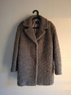 Madeleine coat fuzzy, size L, like new, beige brown