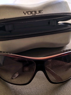 Vogue sunglasses like new, brown