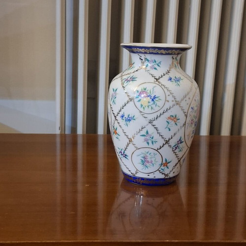 Chinese Satsuma Porcelain Vase like new, floral design