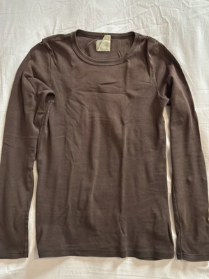 Long-sleeve brown blouse