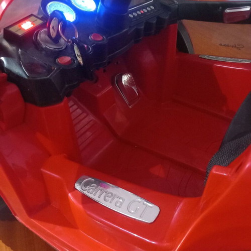 Electric 12V Porsche kids car like new