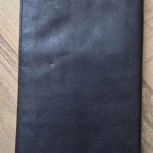 Large men's wallet like new, black leather, 14 card slots