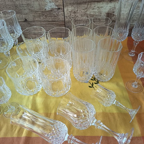 Vintage crystal glass set of 24 in excellent condition