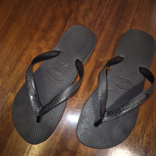 Havaianas black flip flops size 39-40