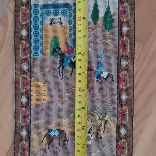 Needlepoint tapestry wall hanging like new, 33×17 cm