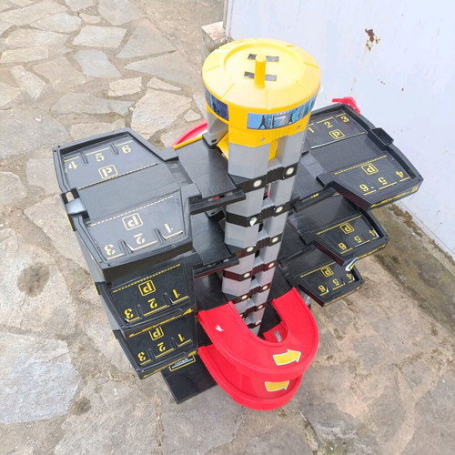 Molto toy car garage used with 3 floors and crank elevator