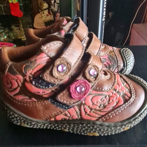 Leather baby shoes like new, pack of 2, size 21
