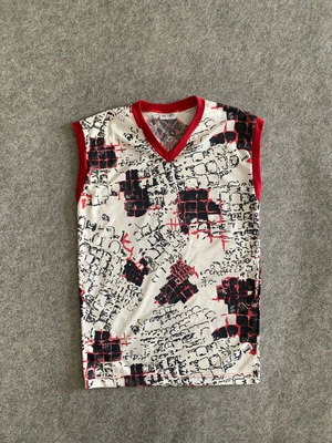 Cool T-shirt one size, fits better S, like new, black and white