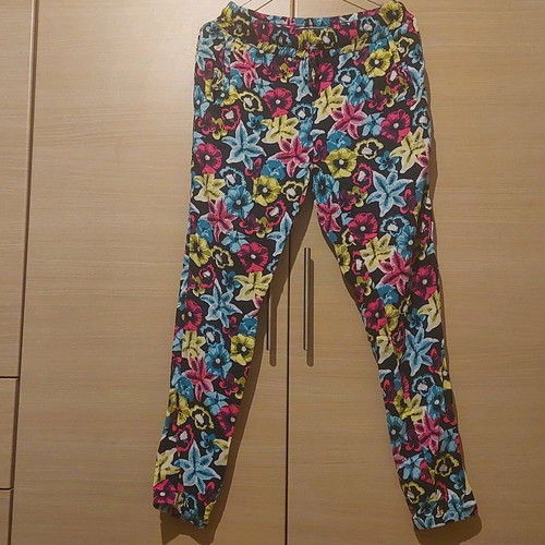 Tally Weijl colorful floral women's pants size Medium like new