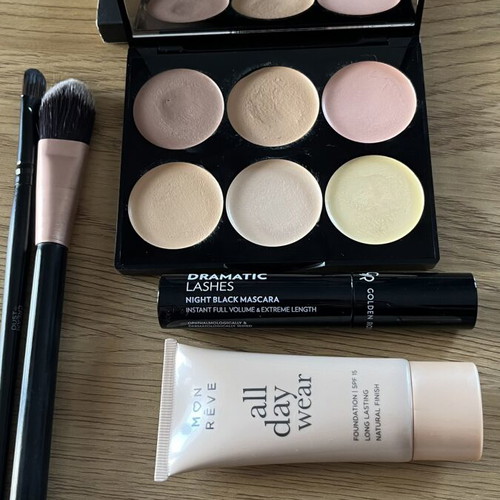 Makeup set foundation Mon Reve 105, mascara Golden Rose, face palette, brushes