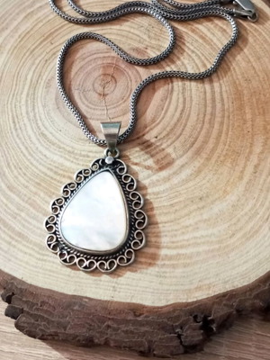 Silver 925 vintage necklace like new with 48cm chain and pendant