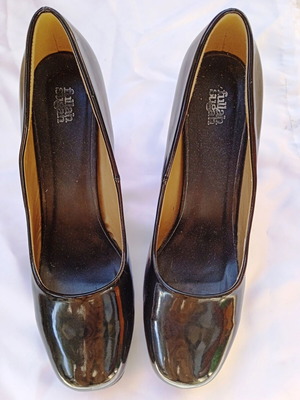 Fullah Sugah patent leather pumps size 40 like new, 12cm high heel black