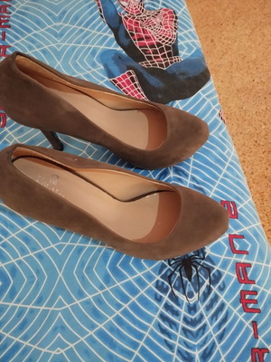 Voi Noi Pumps Size 40 Like New, Puro Suede with 13cm Heel