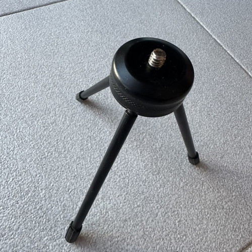Mini tabletop tripod like new with metal legs