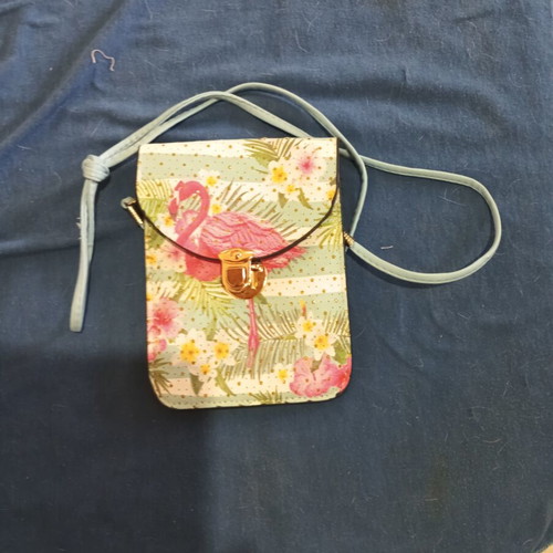 Small crossbody bag like new, ideal for phone and keys