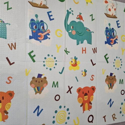 Children's play mat with animal and alphabet design