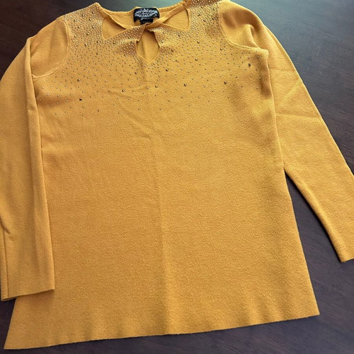 Women's blouse size M mustard color like new