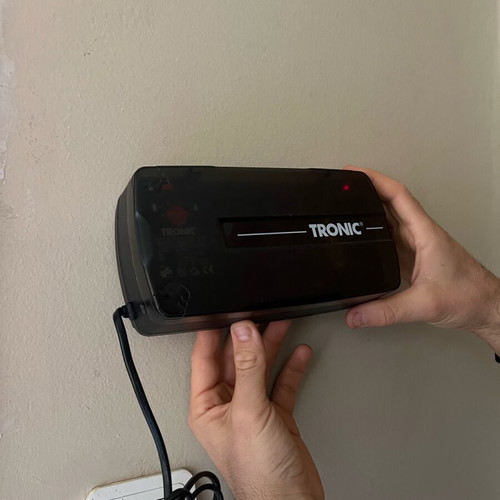 Small Battery Charger like new