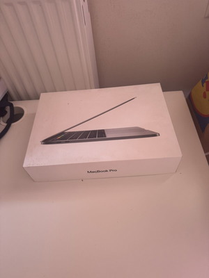Κουτί Apple MacBook Pro μεταχειρισμένο, άδειο με εσωτερική πλαστική θήκη