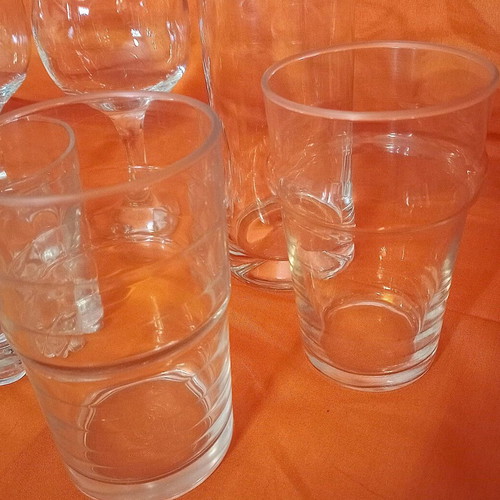 Set of 7 glasses like new for water, wine, and whiskey