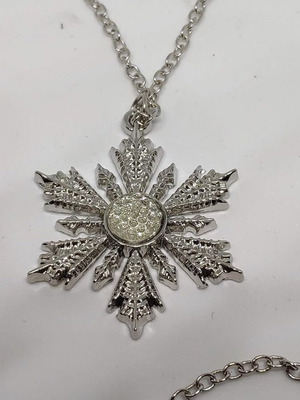 Frozen Elsa Snowflake Necklace like new, silver tone