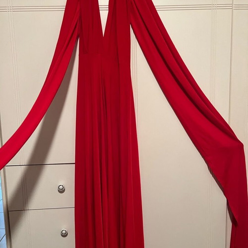 Multifunctional long red dress with open back like new