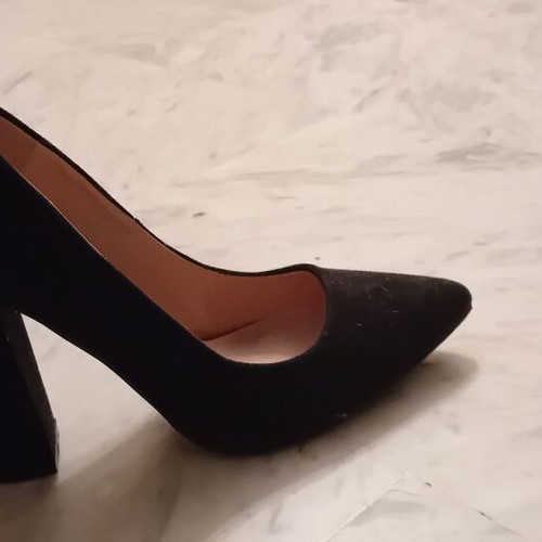 Louvel black pumps like new with chunky heel size 38