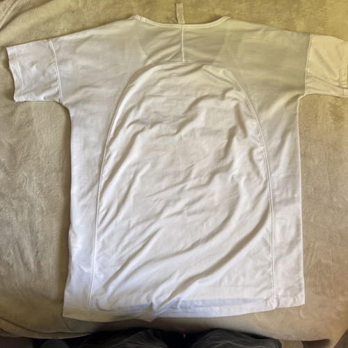 Under Armour women's white t-shirt like new, fits M/L